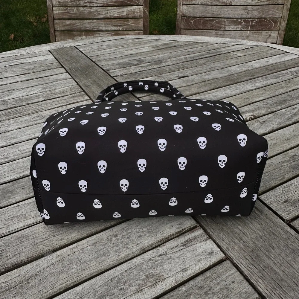 Betsey Johnson White Skull Insulated Lunch Tote Satchel Black White TBJ-0464 NEW